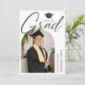 Trendy Modern Script Boog Foto Afstudeer Aankondiging (Staand voorkant)