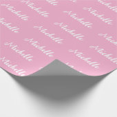 Trendy Modern Script Custom Name Roze en Wit Cadeaupapier (Hoek)