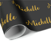 Trendy Modern Script Custom Name Zwart en Goud Cadeaupapier (Rol Hoek)