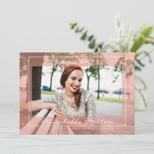 Trendy Modern Script Peach Afstuderen Kaart (Staand voorkant)