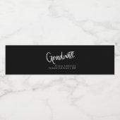 Trendy Modern Script Zwart-wit Afstuderen Waterfles Etiket (Enkel label)