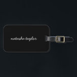 Trendy Modern Solid Black Script Monogram Bagagelabel<br><div class="desc">Bereid u voor op uw volgende vakantie of zakenreis met dit Trendy Modern Solid Black Script Monogram Name Bagagelabel. Kan worden aangepast met jouw naam van keuze aan de voorzijde en uw contactgegevens aan de achterzijde.</div>