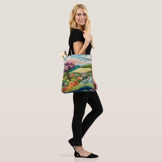 Trendy modern vilten bloemlandschap tote bag (Op model)
