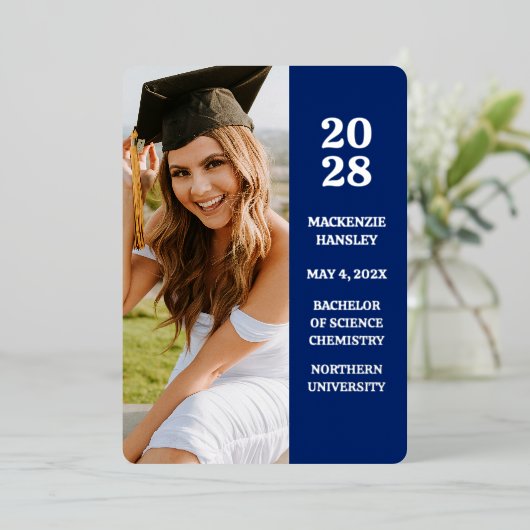 Trendy Moderne Folie Foto Afstuderen Aankondiging (Staand Voorkant)