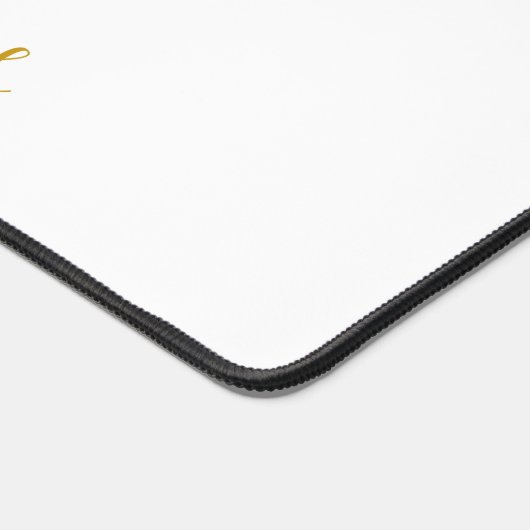 Trendy moderne gouden scriptnaam op witte bureauma bureaumat (Hoek)