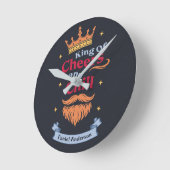 Trendy Moderne Kleurrijke Grappige King Quote Typo Ronde Klok (Hoek)