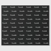 Trendy Moderne Script Aangepaste Naam Zwart en Wit Cadeaupapier (Vlak)