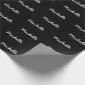 Trendy Moderne Script Aangepaste Naam Zwart en Wit Cadeaupapier (Hoek)