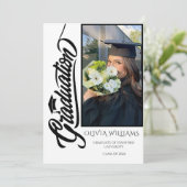 Trendy Moderne Script Afstudeerfoto Kaart (Staand voorkant)