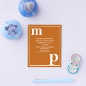 Trendy Monogram Burnt Oranje Budget Wedding Invite Flyer (Enkel)