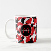 Trendy Monogram Red Black Koe Print Koffiemok (Links)