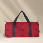 Trendy monogram, rood plunjezak<br><div class="desc">Introductie van de "Trendy Monogram" - een moderne, rode, monogram duffle tas exclusief ontworpen door PixeliaDesigns. Deze levendige rode tas combineert een eenvoudig, eenvoudig ontwerp met een gepersonaliseerd monogram met patronen, vervaardigd met een trendy, up-to-date lettertype dat een unieke touch aan uw stijl toevoegt. Perfect voor vrouwen die altijd onderweg...</div>