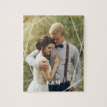 Trendy Monogram Wedding Foto Legpuzzel<br><div class="desc">Eenvoudig en chic monogram ontwerp. Heb je een aangepaste kleur nodig? Stuur ons een bericht naar heartlockedstudio@gmail.com en wij zullen u graag helpen!</div>