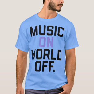 Trendy-muziek op wereld uit gestapelde tekst t-shirt