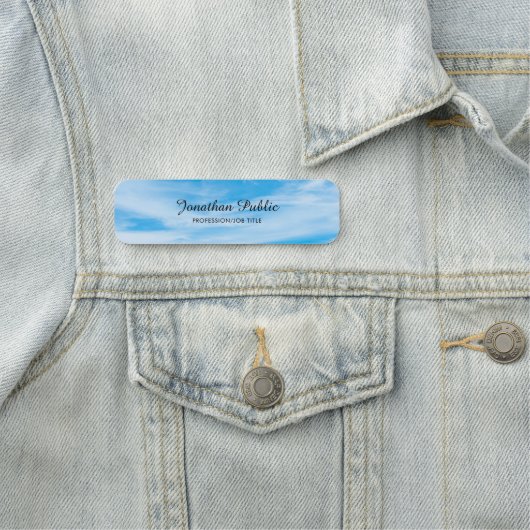 Trendy Natuur Blue Sky Clouds Hand Script Sjabloon Naamplaatje (In situ)