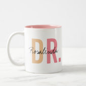 Trendy Nieuwe Doctor PhD Custom Name Appreciation  Tweekleurige Koffiemok (Links)