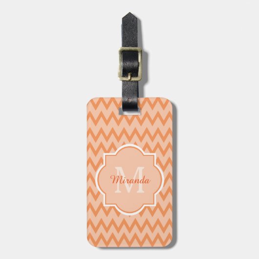 Trendy Oranje Chevron Zigzag Name en Monogram Bagagelabel (Voorkant verticaal)