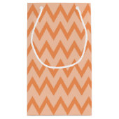 Trendy Oranje Chevron Zigzag Name en Monogram Klein Cadeauzakje (Achterkant)