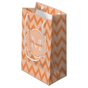 Trendy Oranje Chevron Zigzag Name en Monogram Klein Cadeauzakje