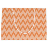 Trendy Oranje Chevron Zigzag Name en Monogram Large Cadeautasje (Achterkant)