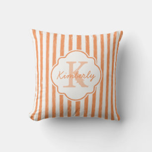 Trendy Oranje gekleurde stripes monogram en naam Kussen