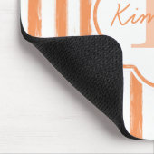 Trendy Oranje gekleurde stripes monogram en naam Muismat (Hoek)