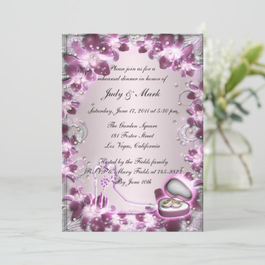 Trendy Paarse Floral Chic Rehearsal Dinner Invite Kaart (Staand voorkant)