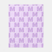 Trendy Paarse Gepersonaliseerde Initiaal Fleece Deken (Voorkant)