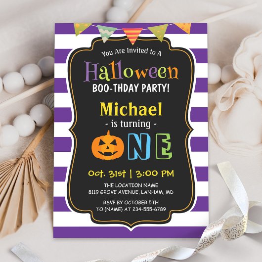 Trendy Paarse Halloween Baby First Birthday Party Kaart