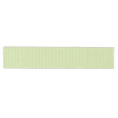 Trendy Pastel Bright Lime Green Stripes Patroon Medium Tafelloper (Horizontaal)