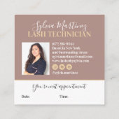 Trendy pastel bruin goud wimpers chique script let vierkante visitekaartje (Achterkant)