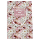 Trendy pastel pink and gold floral party gift bag medium cadeauzakje (Voorkant)