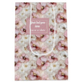 Trendy pastel pink and gold floral party gift bag medium cadeauzakje (Achterkant)