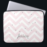 Trendy Pastel Pink Chevron Dotty Personalized Laptop Sleeve<br><div class="desc">Zoete trendy chevron en stippen patroon.</div>