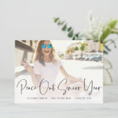 Trendy Peace Out Photo Script Afstuderen Aankondiging (Staand voorkant)
