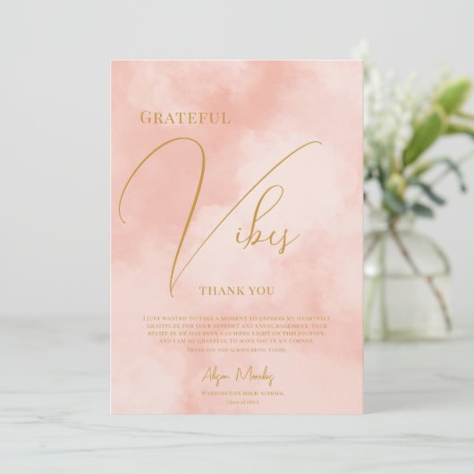 Trendy Peach Fuzz Grateful Vibes Afstuderen Bedankkaart (Staand voorkant)