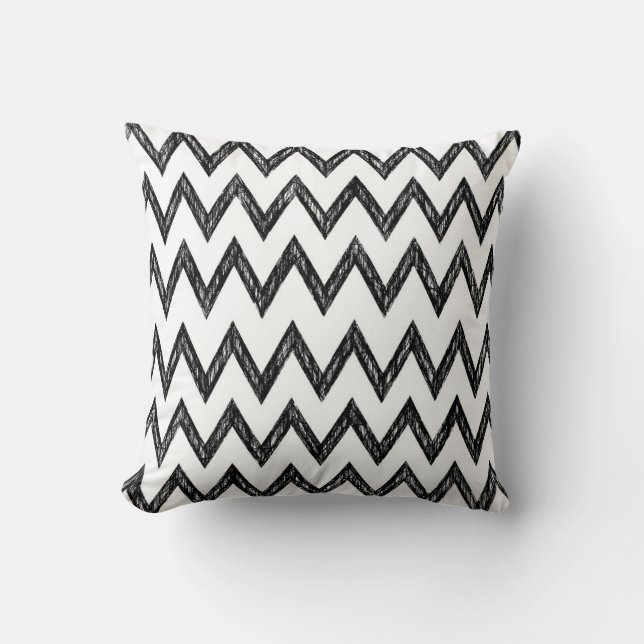 Trendy Pencil Black and White Chevron Pattern Kussen (Voorkant)