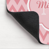 Trendy Pink Chevron Zigzag Name en Monogram Muismat (Hoek)