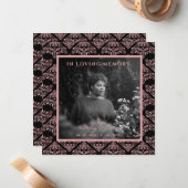 Trendy Pink Damask Custom Photo Funeral Loved Ées Notitiekaartje (Voorkant / Achterkant in situ)