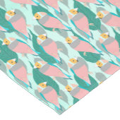 Trendy Pink Rainbow Finch Bird & Green Foliage Korte Tafelloper (Hoek)