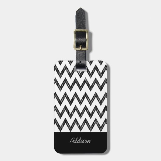 Trendy Potlood Zwart en Wit Chevron Met Naam Bagagelabel (Voorkant verticaal)