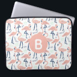 Trendy Princess Flamingo patroon Monogram Pink Laptop Sleeve<br><div class="desc">Cute flamingos met een kroonpatroon,  monogrammed laptophoes.</div>