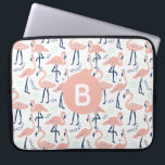Trendy Princess Flamingo patroon Monogram Pink Laptop Sleeve<br><div class="desc">Cute flamingos met een kroonpatroon,  monogrammed laptophoes.</div>