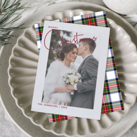 Trendy Red Plaid Merry Christmas Script Foto Feestdagenkaart