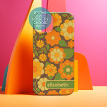 Trendy Retro Floral Pattern met name block iPhone 15 Case<br><div class="desc">Een gewaagd, bloemig ontwerp met kleurrijke tinten goud, oranje en groen met een leuk kleurenblok om jouw naam of een tekst toe te voegen. Het gekke bloempatroon heeft verschillende kleuren. U kunt een naam, een monogram of een andere douanetekst toevoegen. Als u de kunst rond moet bewegen, klik op de...</div>