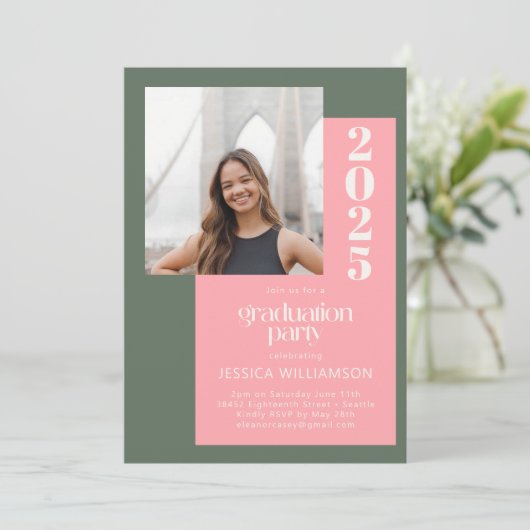 Trendy Retro Pink Green Photo Graduparty Kaart (Staand voorkant)