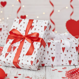Trendy rood en wit Schattige hartpatroon Cadeaupapier