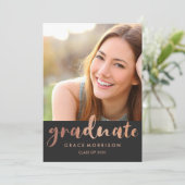 Trendy Roos Gold Graduation Party Photo Invitation Kaart (Staand voorkant)