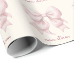 Trendy roze boog gepersonaliseerd met naam monogra cadeaupapier<br><div class="desc">Wikkel uw geschenken in stijl met onze trendy roze strik gepersonaliseerd met naam Monogram Wrapping Paper, ontworpen voor de moderne vrouw die houdt van een vleugje charme. Dit inpakpapier toont een preppy roze coquette boog, perfect voor degenen die de trendy coquette esthetiek waarderen. Het zachte waterverf boogontwerp voegt een grillige...</div>