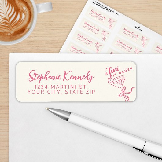 Trendy roze een klein beetje ouder 30e verjaardag etiket